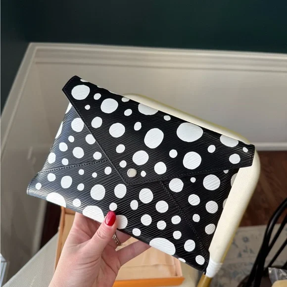 Louis Vuitton x Yayoi Kusama kirigami set - Picture 9 of 12